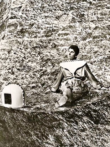 Pasi spre luna [Audio: Romanian]